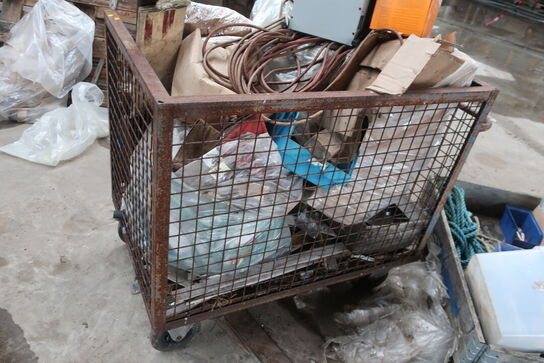 Div. Paller, pallerammer, reservedele, varelager m.m.