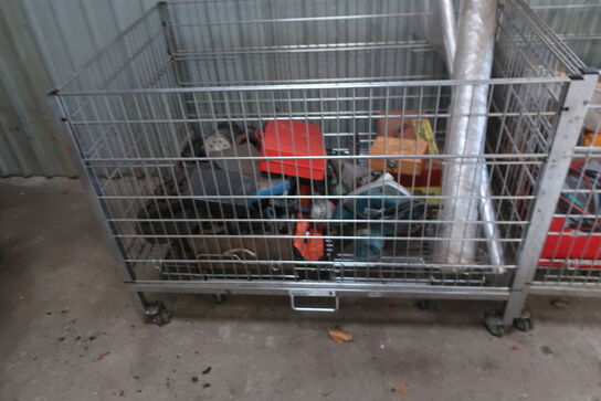 2 stk. rullebukke, paller, reoler, reservedele, værktøj, stiger m.m.