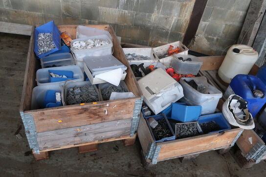 Div. Varelager, værktøj, reservedele m.m.