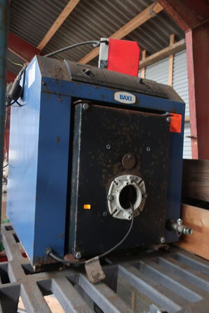 Brændefyr BAXI Solo Innova 20 STD, Div. Paller med indhold, fælge med dæk m.m.