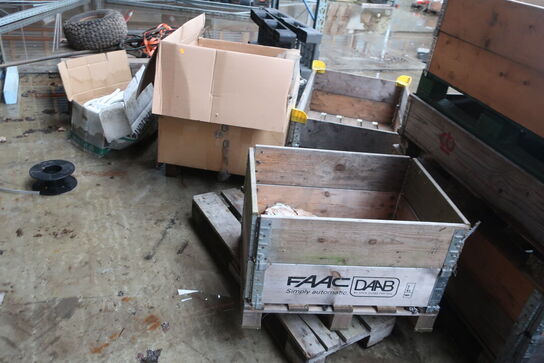 Div. Paller, pallerammer, reservedele, varelager m.m.