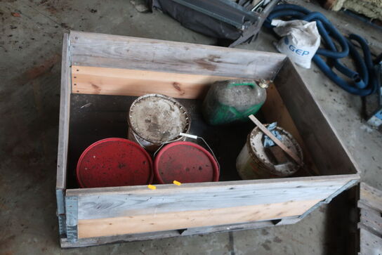 Div. Paller, pallerammer, reservedele, varelager m.m.