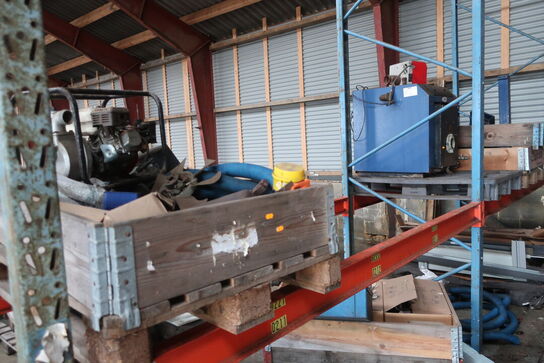 Brændefyr BAXI Solo Innova 20 STD, Div. Paller med indhold, fælge med dæk m.m.