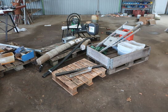 2 stk. rullebukke, paller, reoler, reservedele, værktøj, stiger m.m.