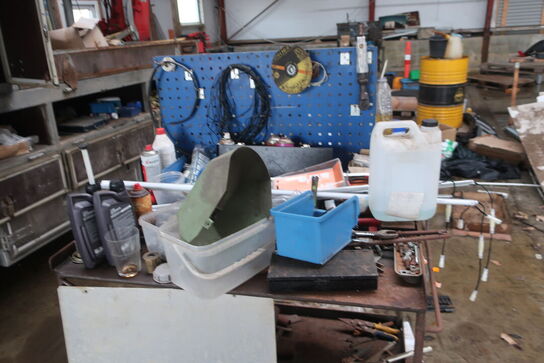 Div. Dunke, haveredskaber, løftestroppe, arbejdsborde, værktøj m.m.