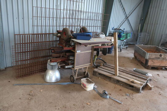 2 stk. rullebukke, paller, reoler, reservedele, værktøj, stiger m.m.