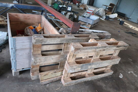 2 stk. rullebukke, paller, reoler, reservedele, værktøj, stiger m.m.