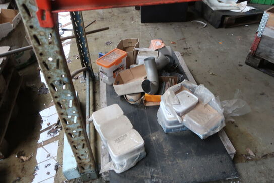 Brændefyr BAXI Solo Innova 20 STD, Div. Paller med indhold, fælge med dæk m.m.