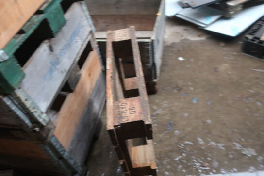 Div. Paller, pallerammer, reservedele, varelager m.m.