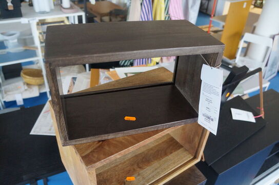 3 stk. Kasser inkl. Hylde