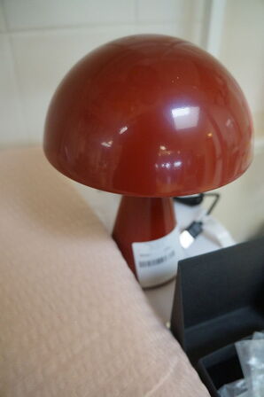 Lampe, sengetøj, m.v.