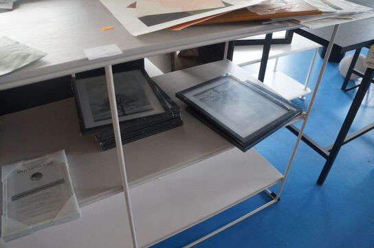 Reol inkl. Diverse plakater