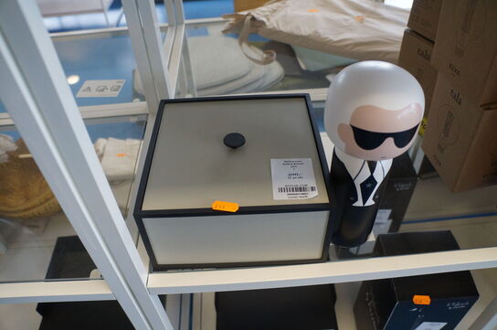 Karl Lagerfeld figuer & Kasse