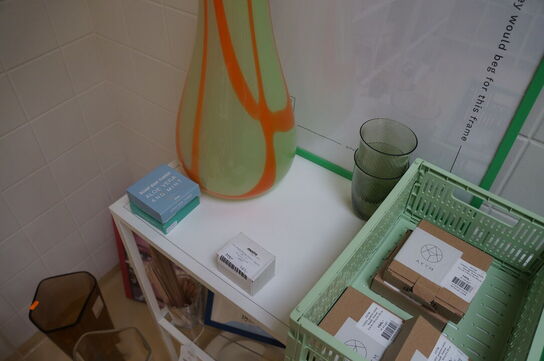 Diverse billederammer, vase, m.v.