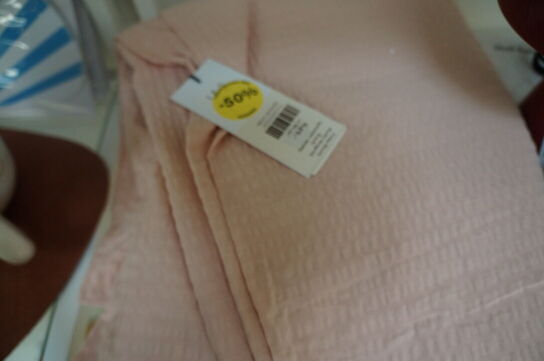 Lampe, sengetøj, m.v.