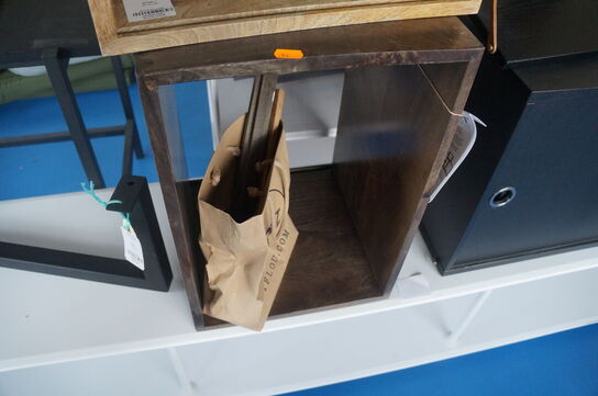 3 stk. Kasser inkl. Hylde