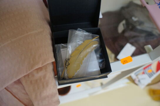 Lampe, sengetøj, m.v.