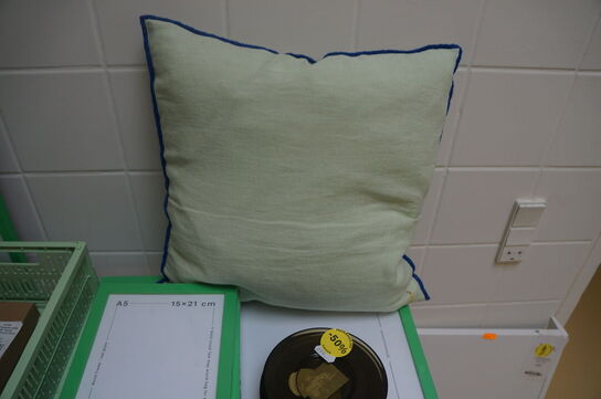 Diverse billederammer, vase, m.v.