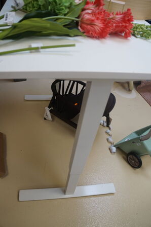 Højdejusterbart bord