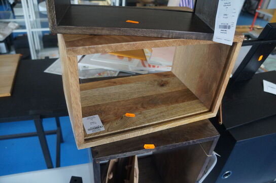 3 stk. Kasser inkl. Hylde