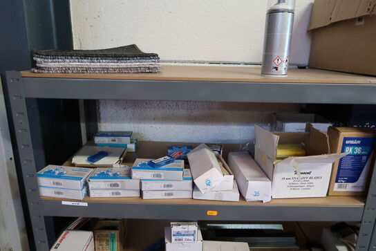 4 stk. lagerreoler med indhold