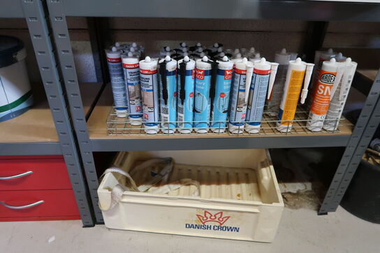 4 stk. lagerreoler med indhold