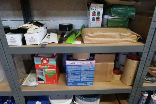 4 stk. lagerreoler med indhold