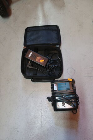 2 stk. ladere bl.a. MAKITA m.fl.