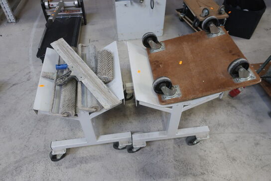 2 stk. vogne med indhold