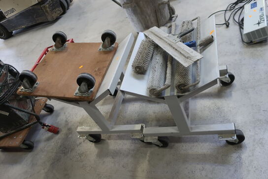 2 stk. vogne med indhold