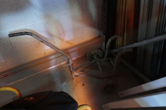 2 stk. vogne med indhold