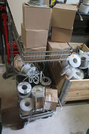 Indkøbsvogn med indhold