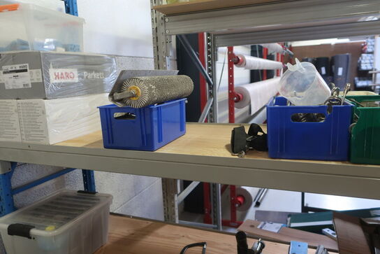 2 stk. lagerreoler med indhold