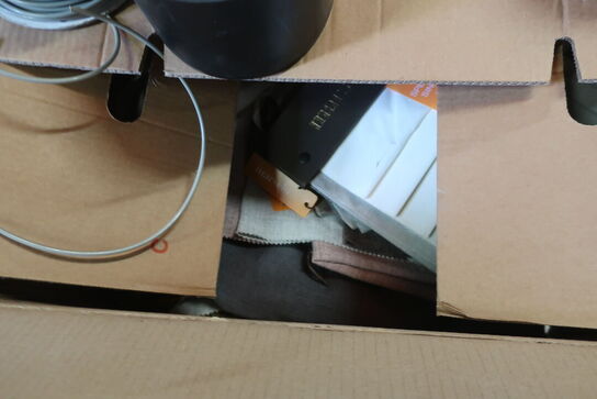 2 stk. kasser med indhold samt Sækkevogn