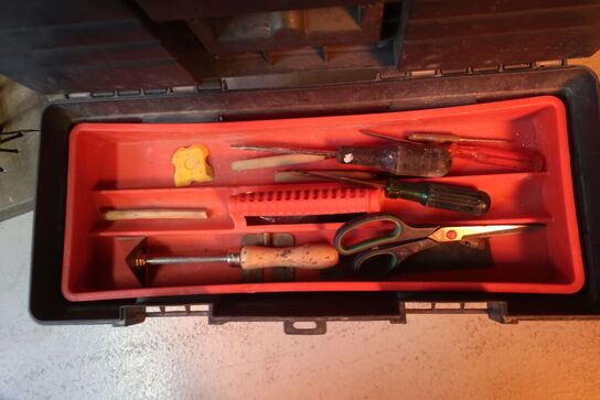 Værktøjskasse med indhold