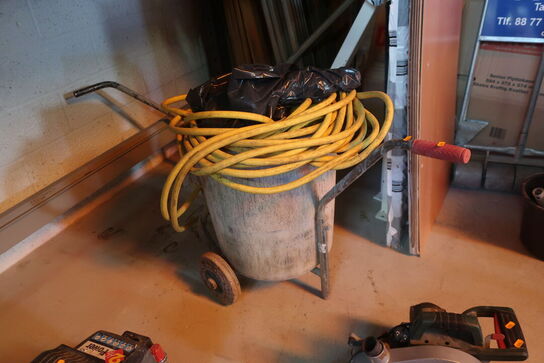 2 stk. vogne med indhold