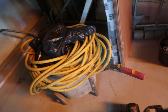 2 stk. vogne med indhold