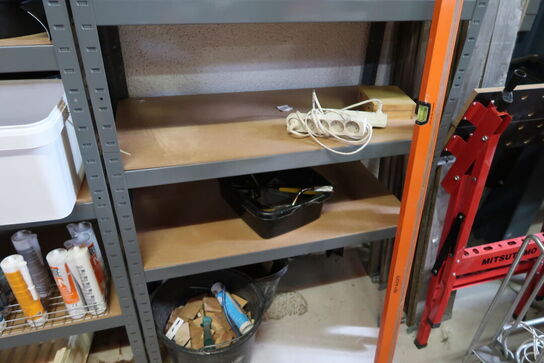 4 stk. lagerreoler med indhold