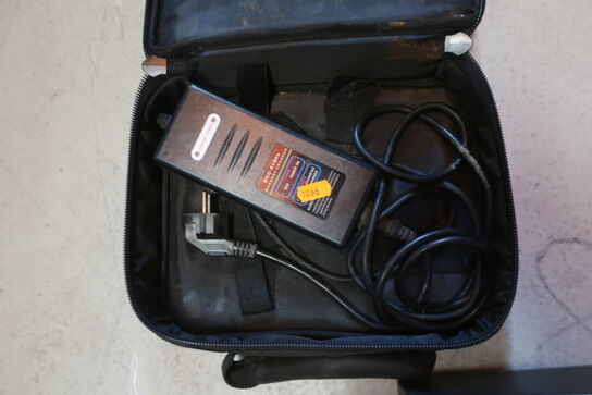 2 stk. ladere bl.a. MAKITA m.fl.