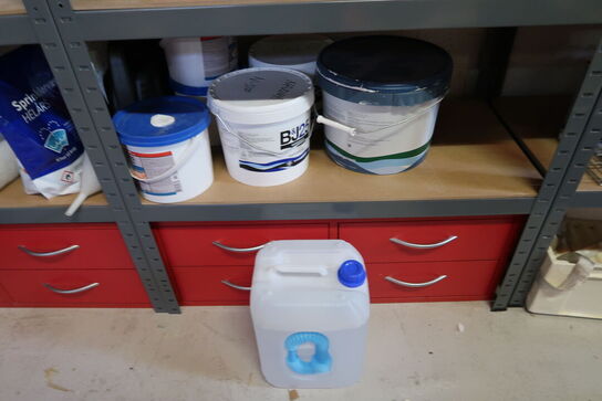 4 stk. lagerreoler med indhold