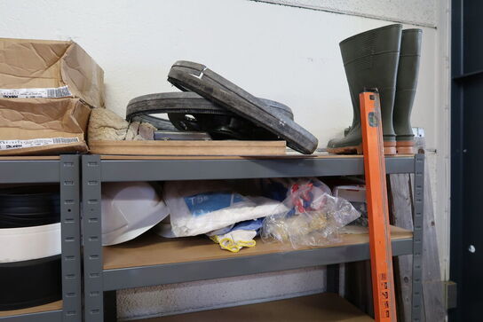 4 stk. lagerreoler med indhold