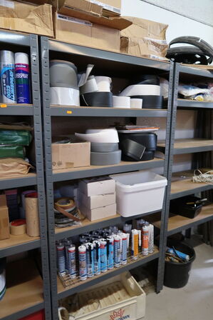 4 stk. lagerreoler med indhold