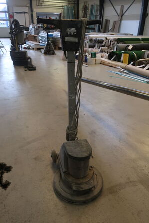 Skuremaskine NUMATIC