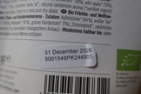 Kasse med løs te i poser