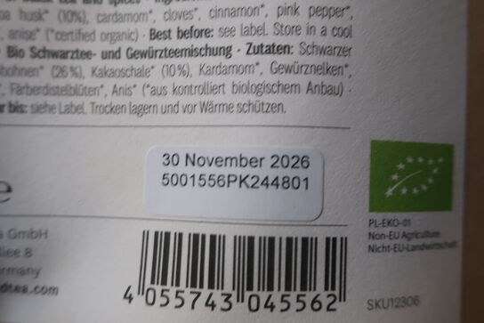 Kasse med løs te i poser