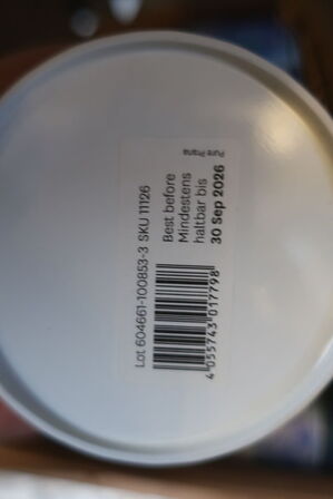 Flyttekasse med løs te i bøtter