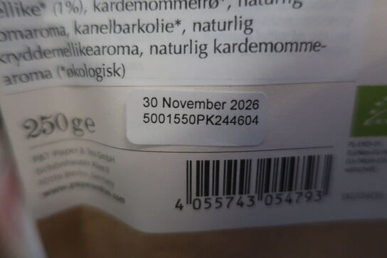 Kasse med løs te i poser