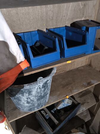 Trillebør & reol m. indhold (kæder m.m)