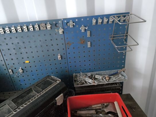 Arbejdsbord m. div. værktøj 