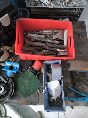 Arbejdsbord m. div. værktøj 